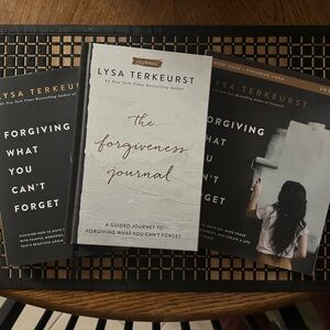 Forgiving what you can’t forget bundle by - Lisa Terkeurst